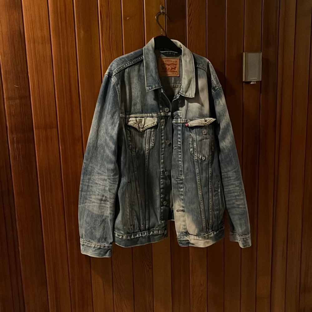 LEVI STRAUSS jean jacket , custom art on back